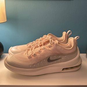 Nike Air Max Size: 8.5 Color: Pink